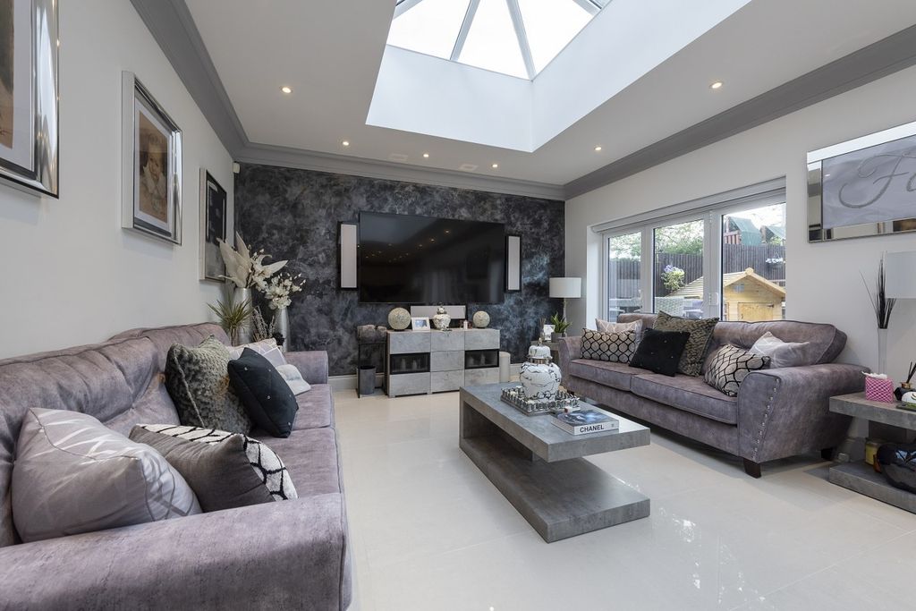 Property photo 3 of 27