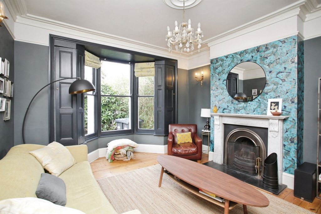 Property photo 2 of 25