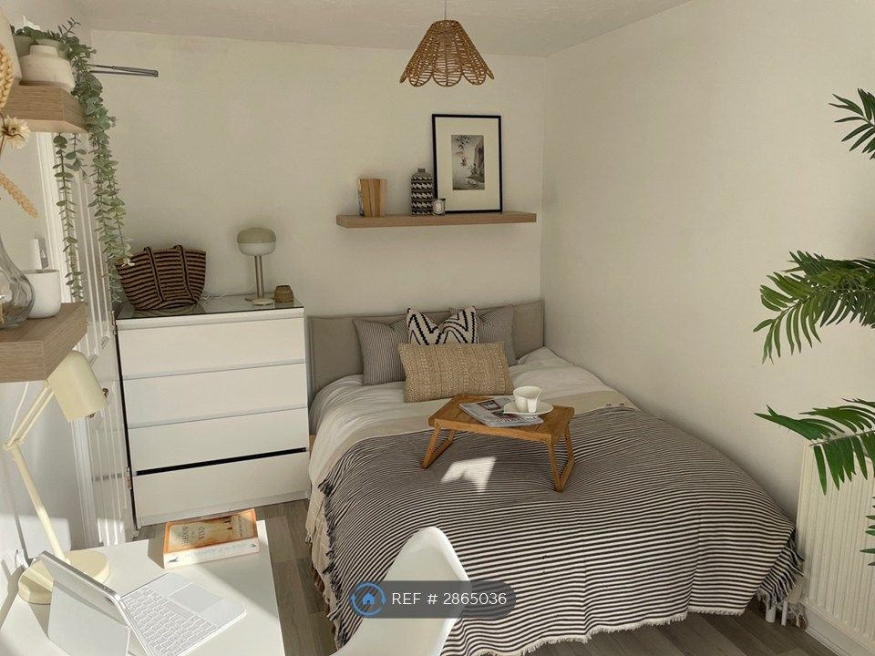Property photo 1 of 8 Double Bedroom