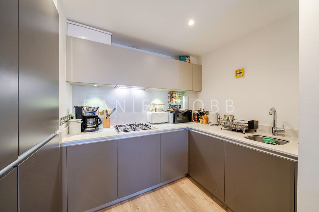 Property photo 2 of 20