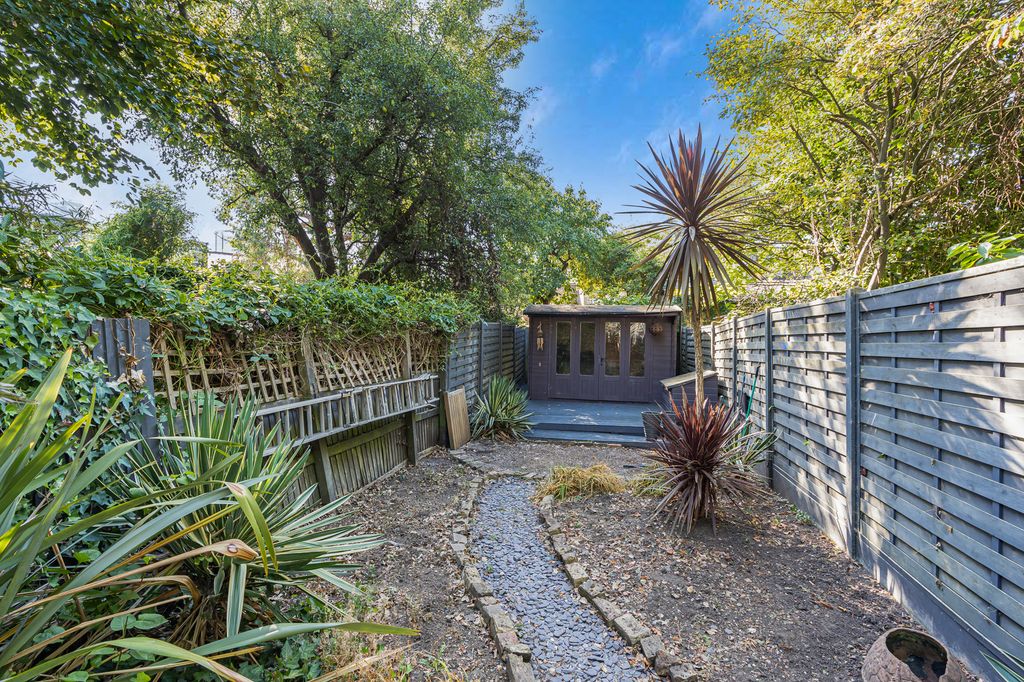 Property photo 3 of 11 36 Avenue-12