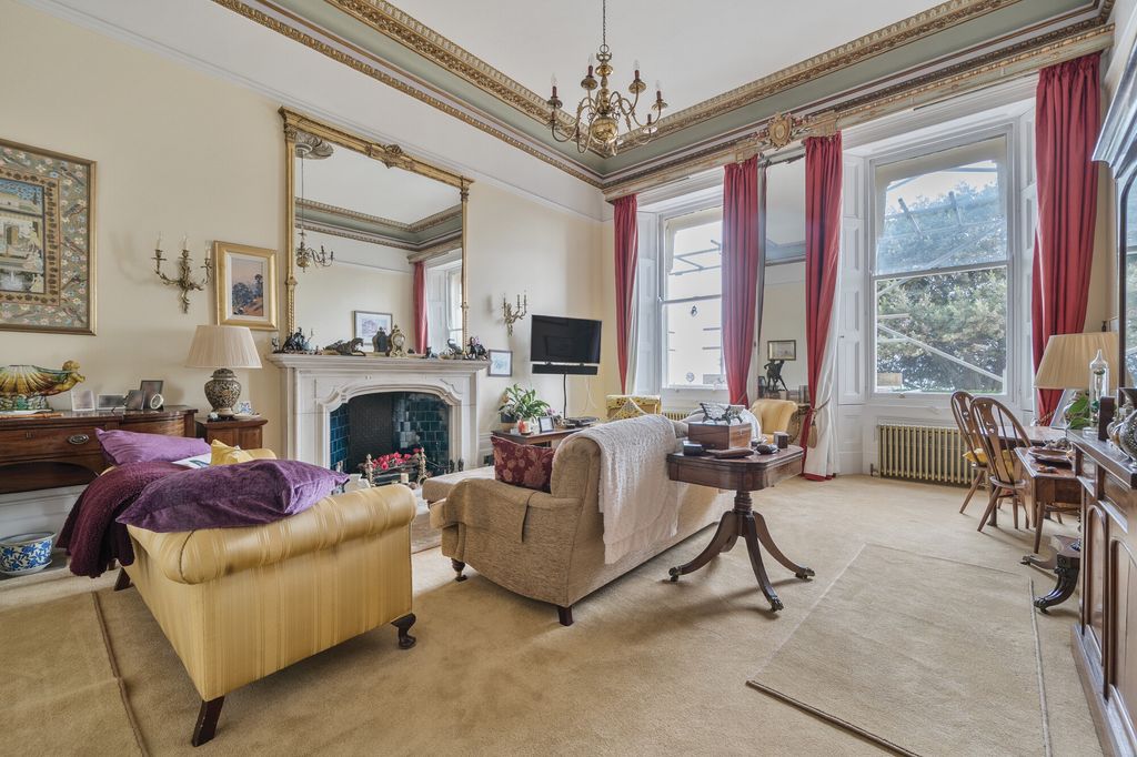Property photo 3 of 18