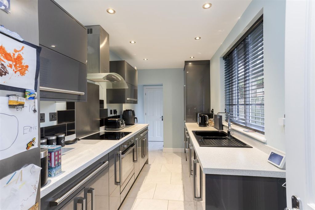 Property photo 3 of 37 50_Nunthorpe_Road_30.Jpg