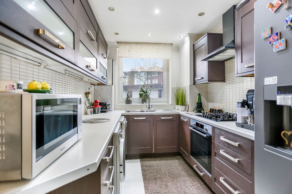 Property photo 3 of 26