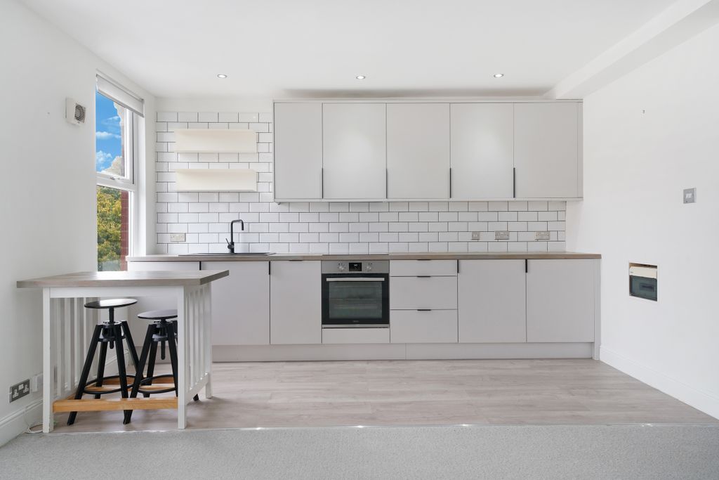 Property photo 3 of 8 Flat 2, 93 Gleneagle Road - 6Qmp3Ay8Dw763Bwzlfgh