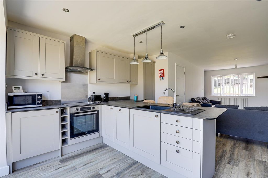 Property photo 2 of 16 Img_5186-Img_5190.Jpg