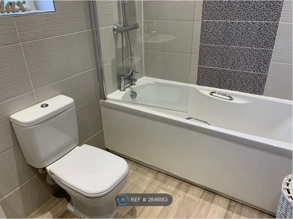 Property photo 3 of 7 Bathroom