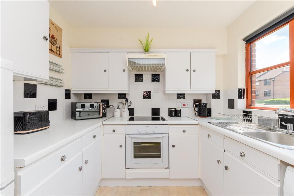 Property photo 3 of 9 Kitchen