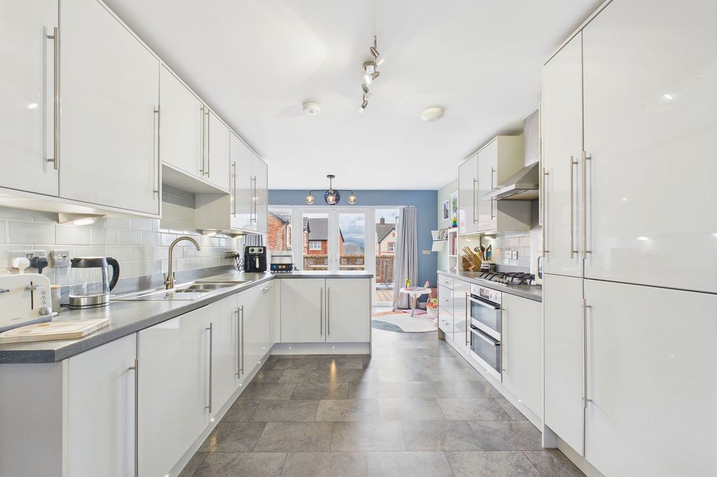 Property photo 1 of 30