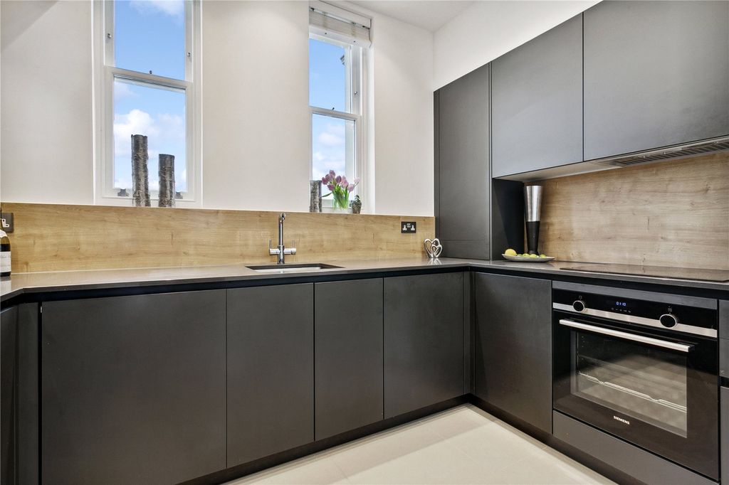 Property photo 2 of 10 Kitchen