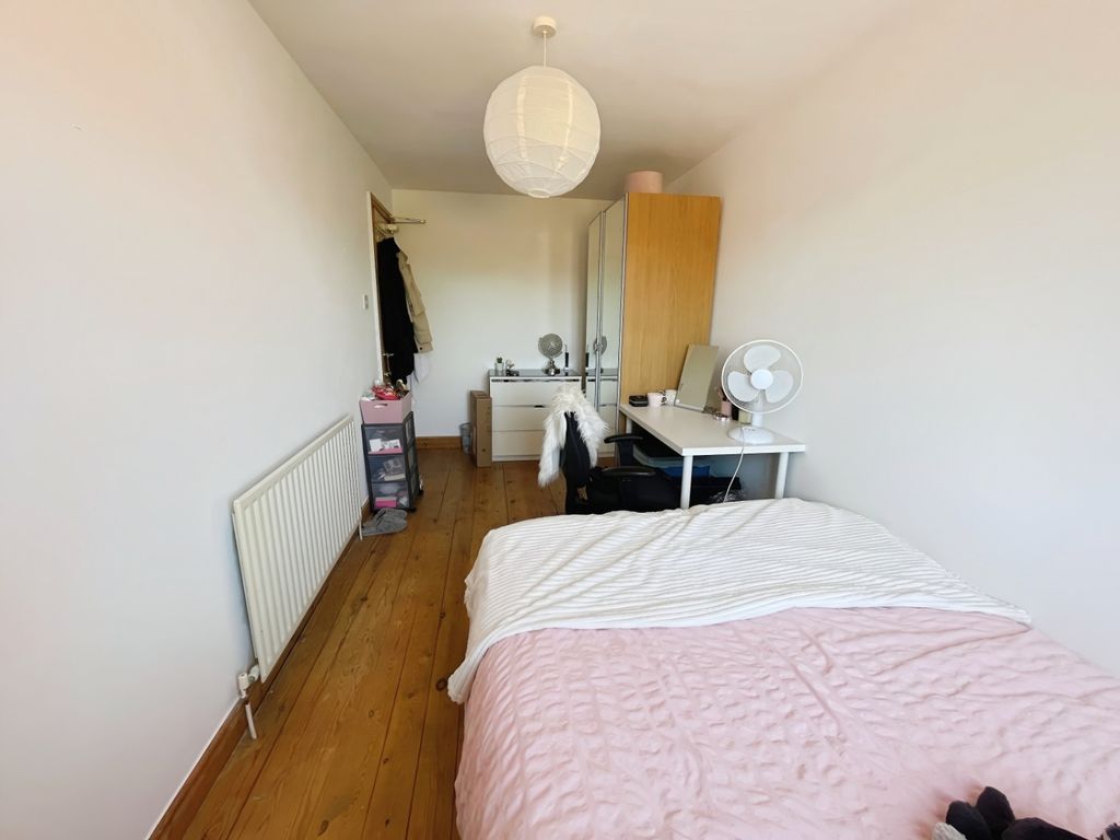 Property photo 3 of 8 Pbox-Bedroom-306522.Jpg