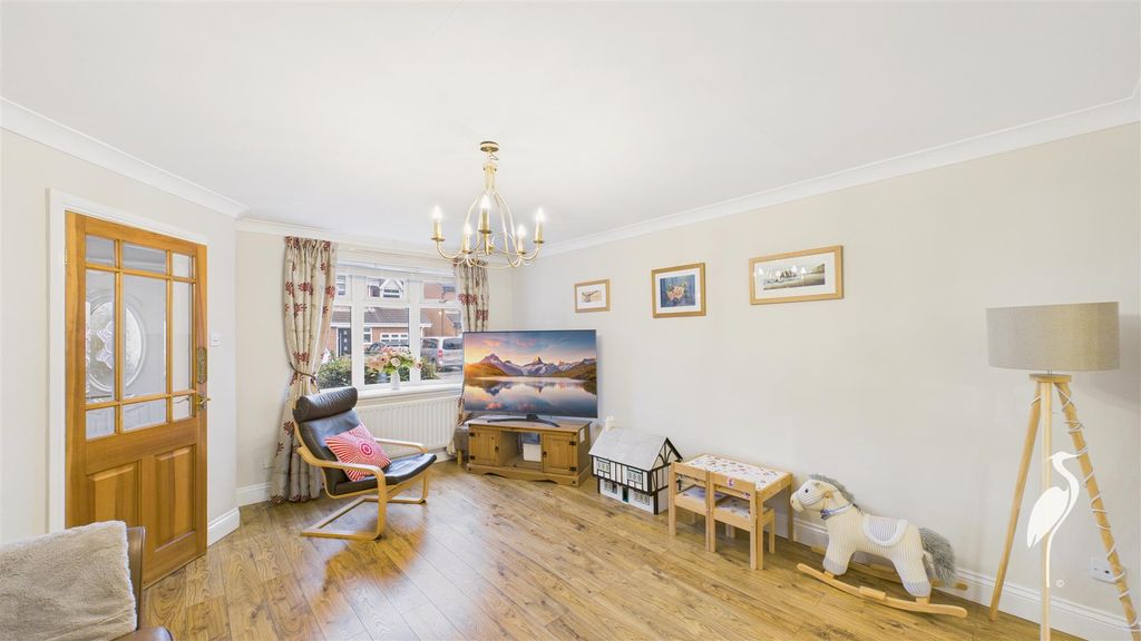 Property photo 2 of 33 Lounge