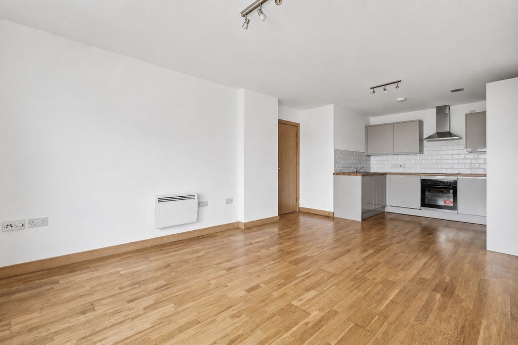 Property photo 2 of 21 4974104