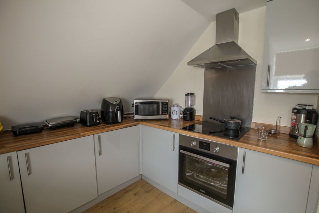 Property photo 2 of 11 Kitchen 