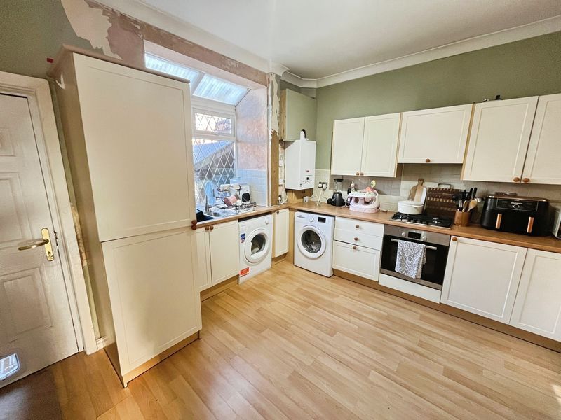 Property photo 3 of 9 Kitchen