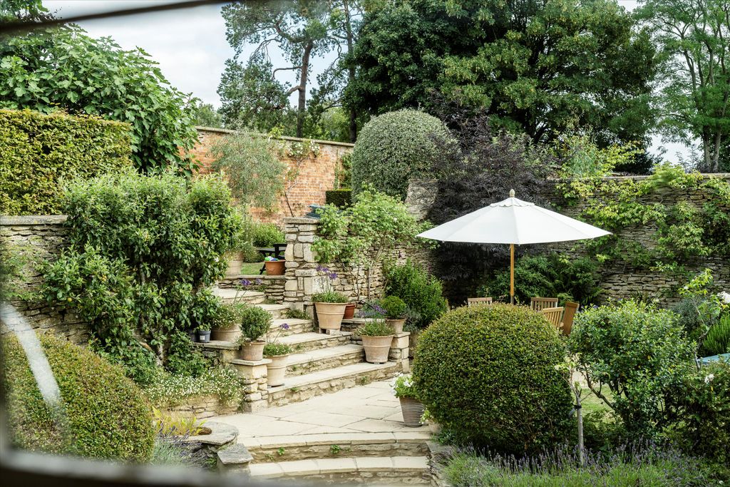 Property photo 3 of 36 Image