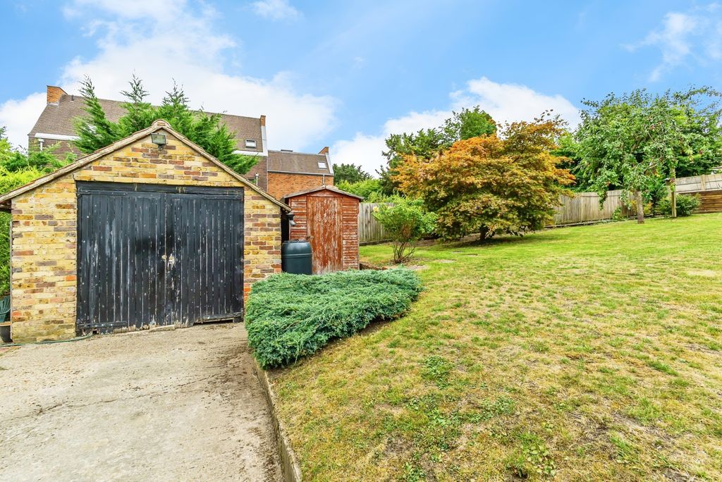 Property photo 3 of 17 Photo