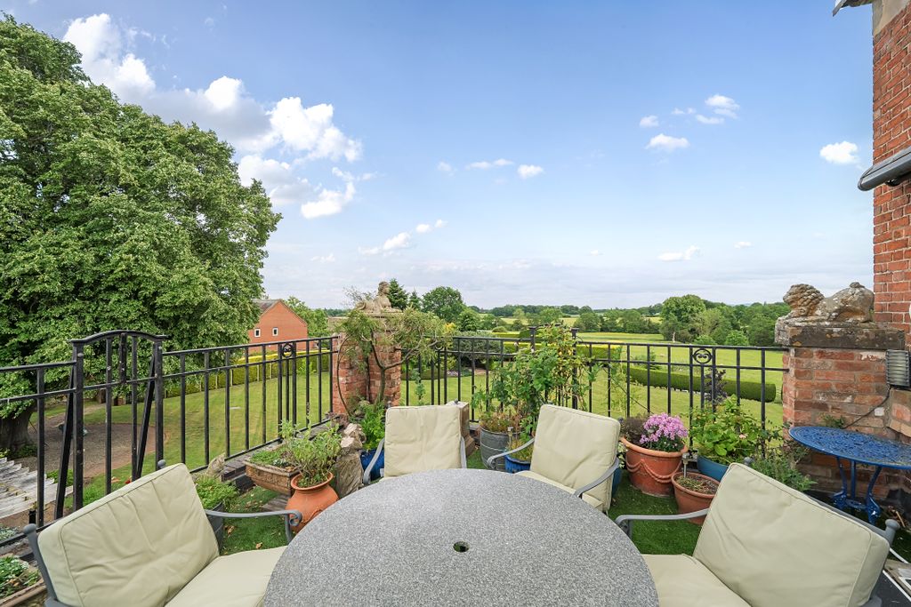 Property photo 2 of 22 1300280-11-6839cd2A2c628-Arw-1