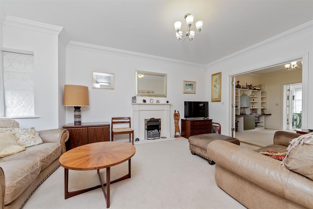 Property photo 2 of 22 8Mortimercres-29.Jpg