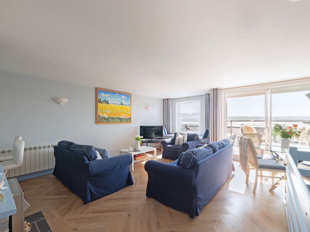 Property photo 3 of 18 Gallery