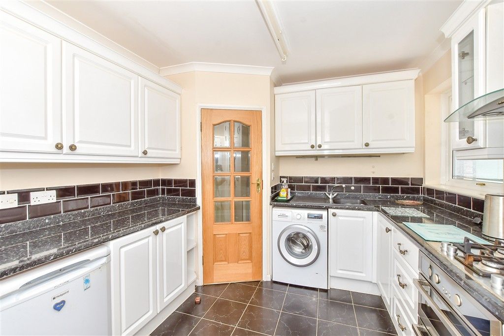 Property photo 3 of 12 Kitchen