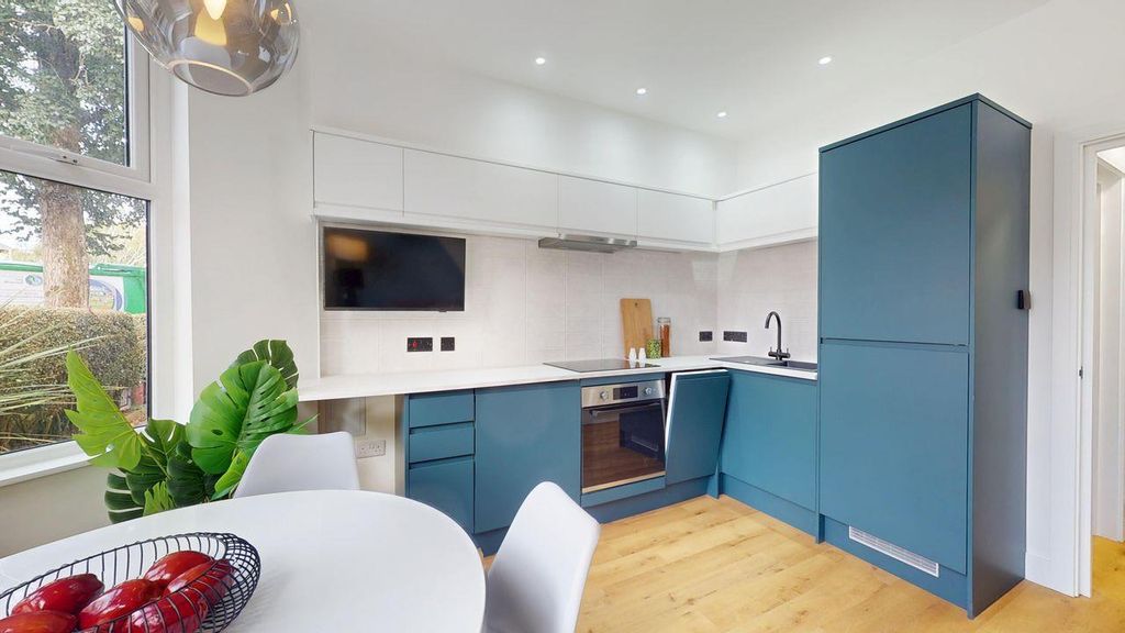 Property photo 2 of 8 7 Kimberley Road 3.Jpg