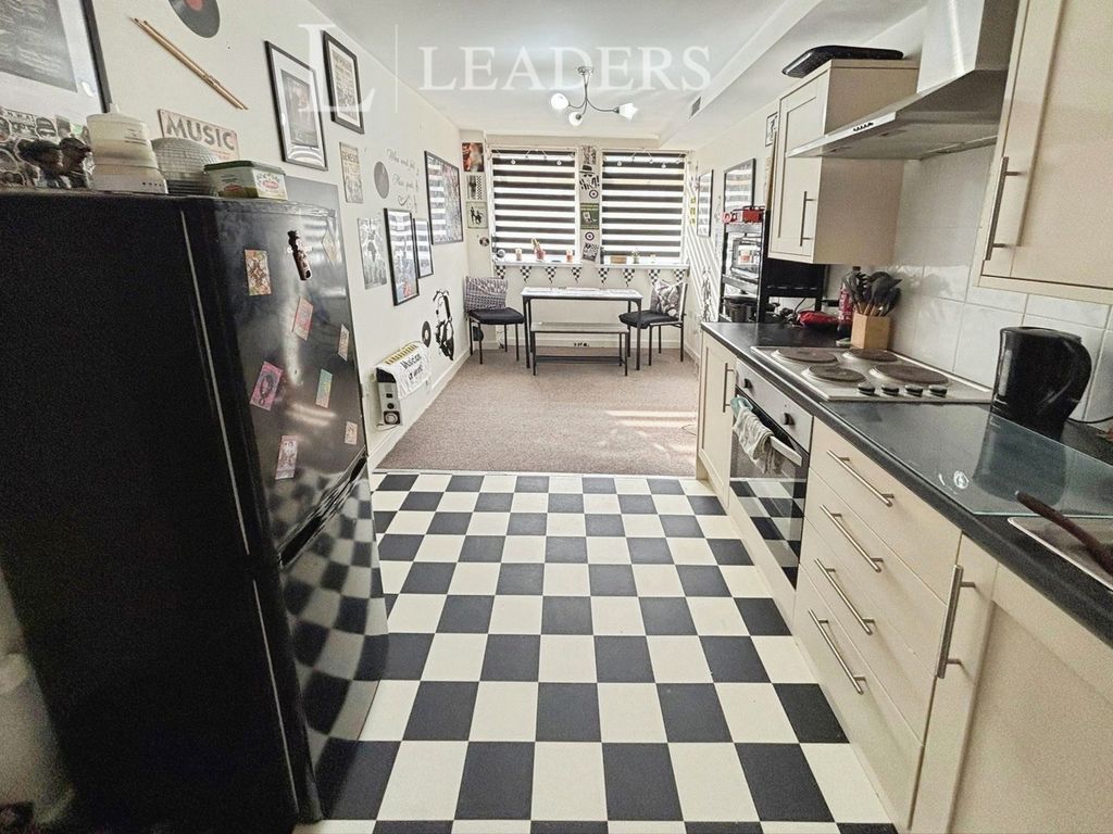 Property photo 2 of 8 Pbox-Img.Jpg