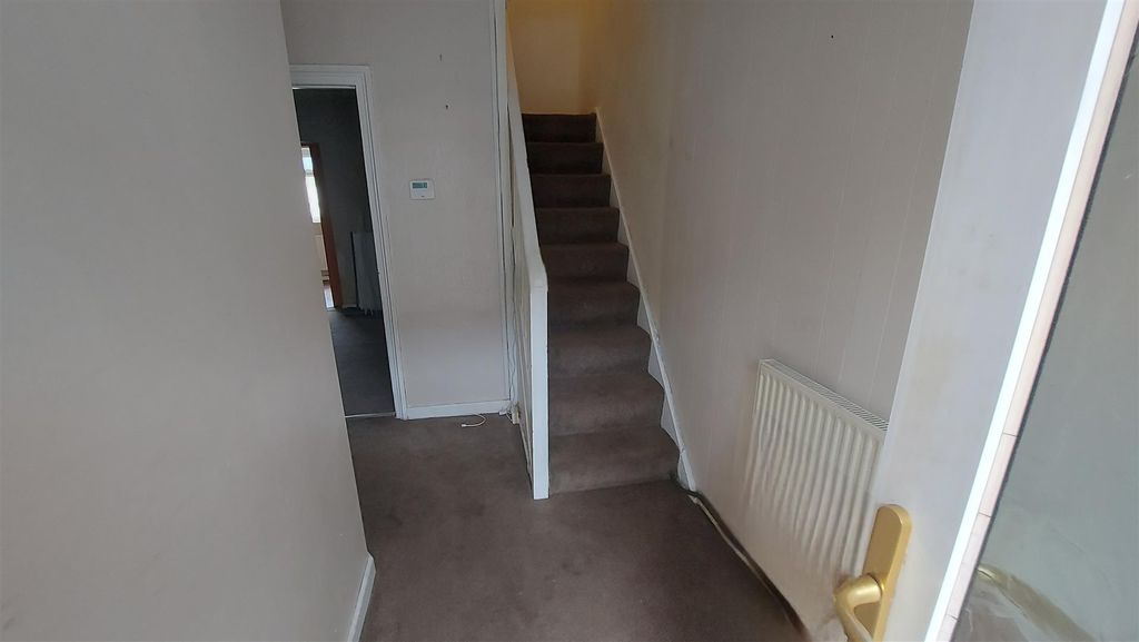 Property photo 2 of 17 Hallway
