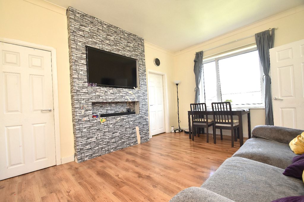 Property photo 2 of 17 5184273