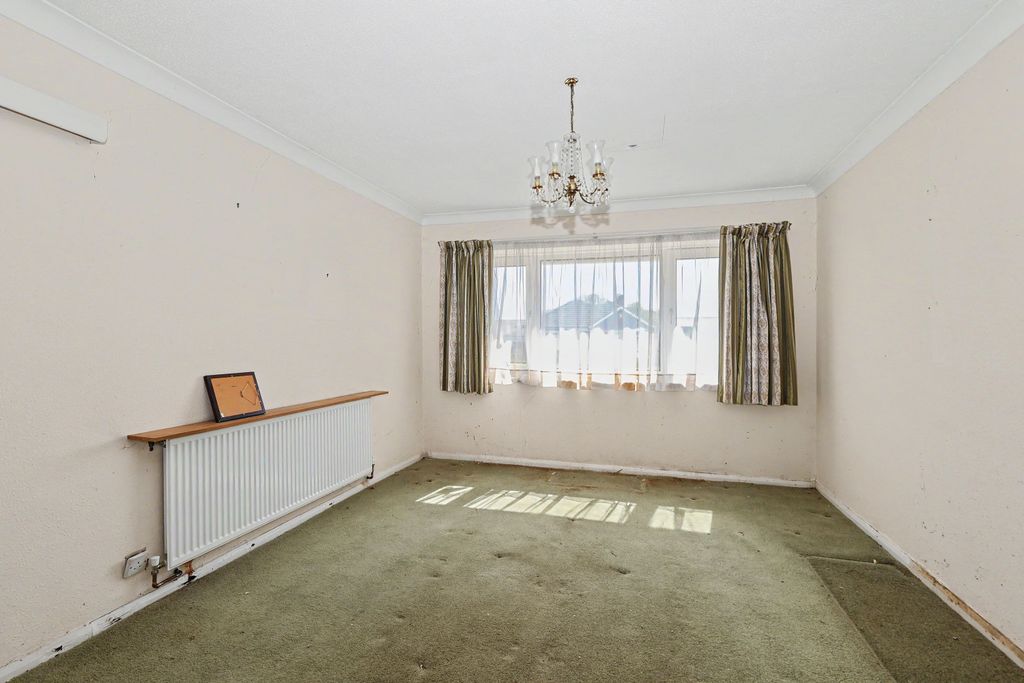 Property photo 3 of 22 5 Hazlemere Road, Seasalter, Kent, Ct5 4An