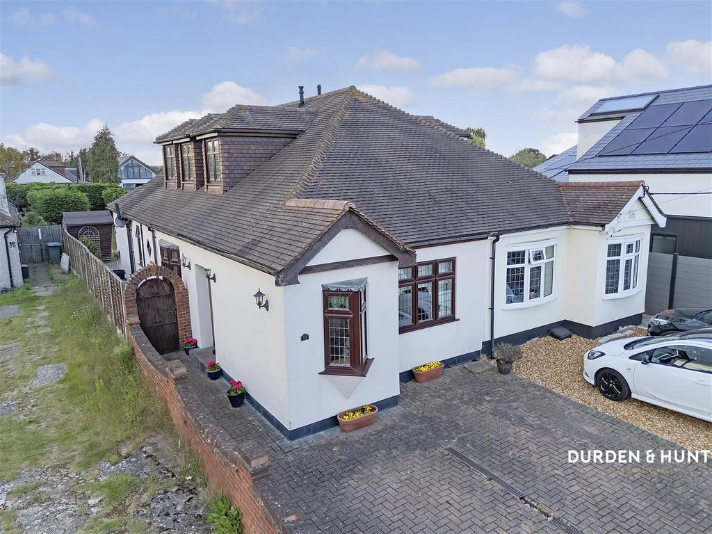 Property photo 1 of 26 Hood Road