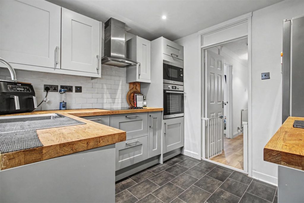 Property photo 3 of 24 Kitchen