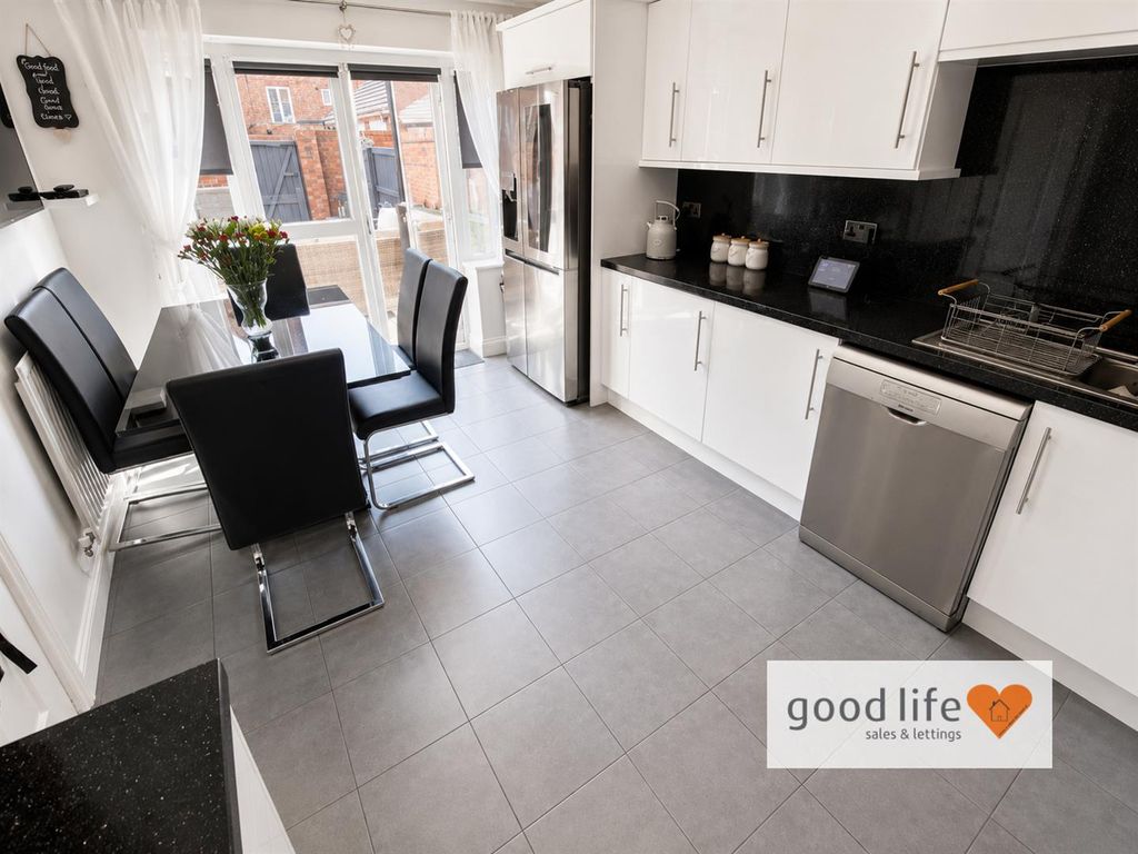 Property photo 3 of 23 20260711_233941834_Ios115 Aylesford Mews.Jpg