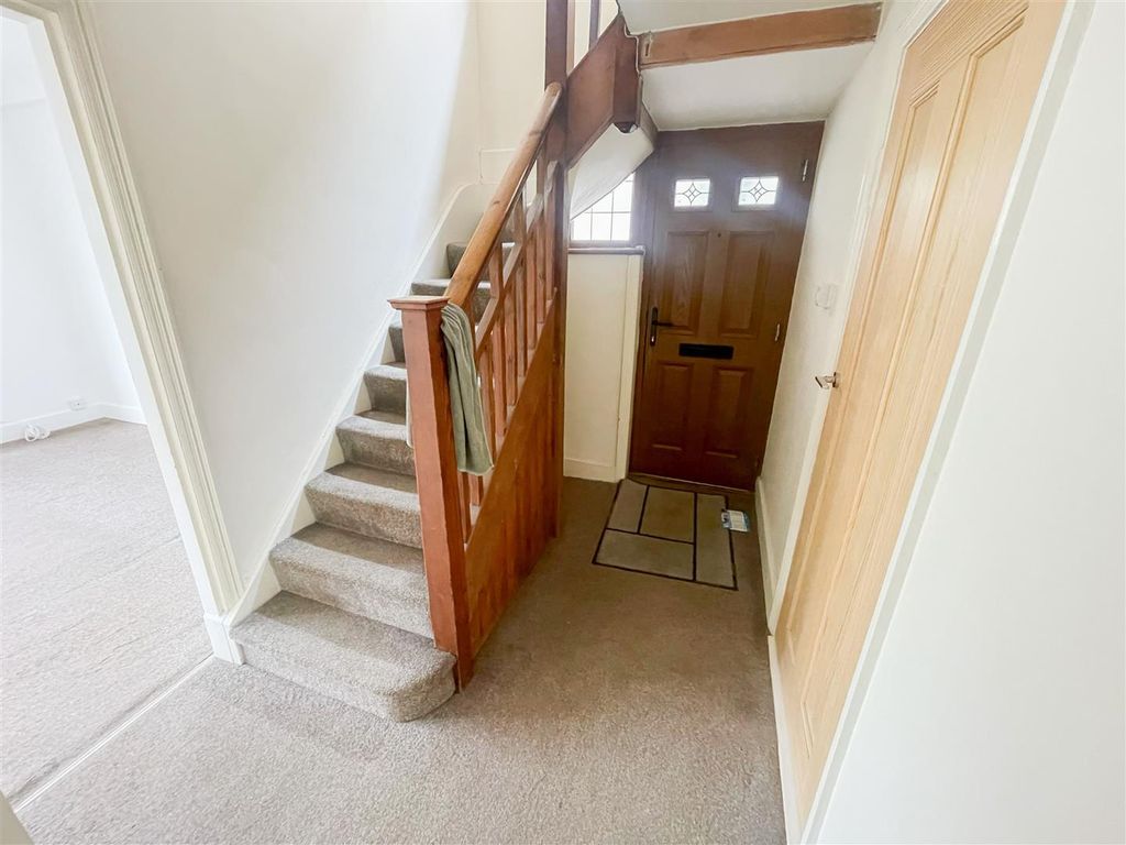 Property photo 2 of 18 Entrance Hallway