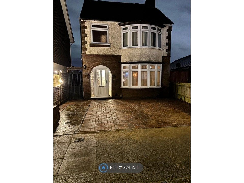 Property photo 1 of 14 Driveway