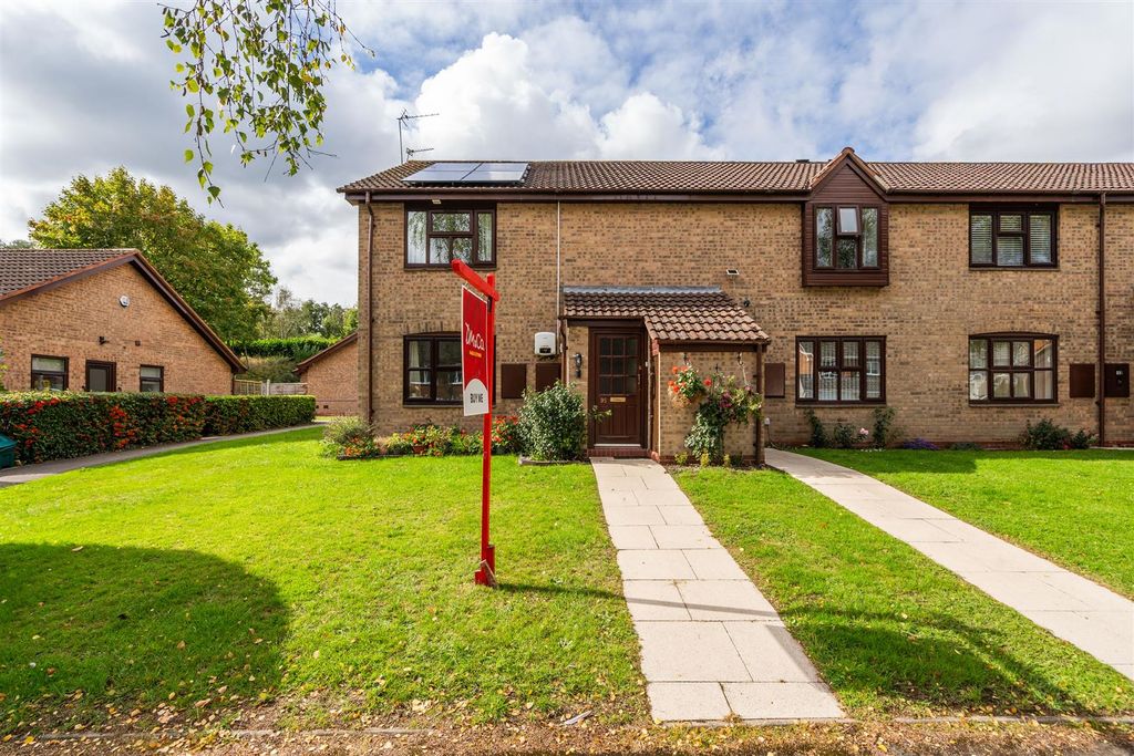Property photo 1 of 8 95 Poplar Road_7.Jpg