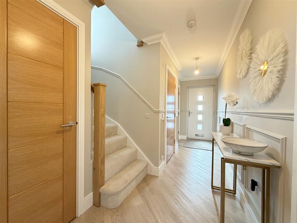 Property photo 3 of 22 Hall