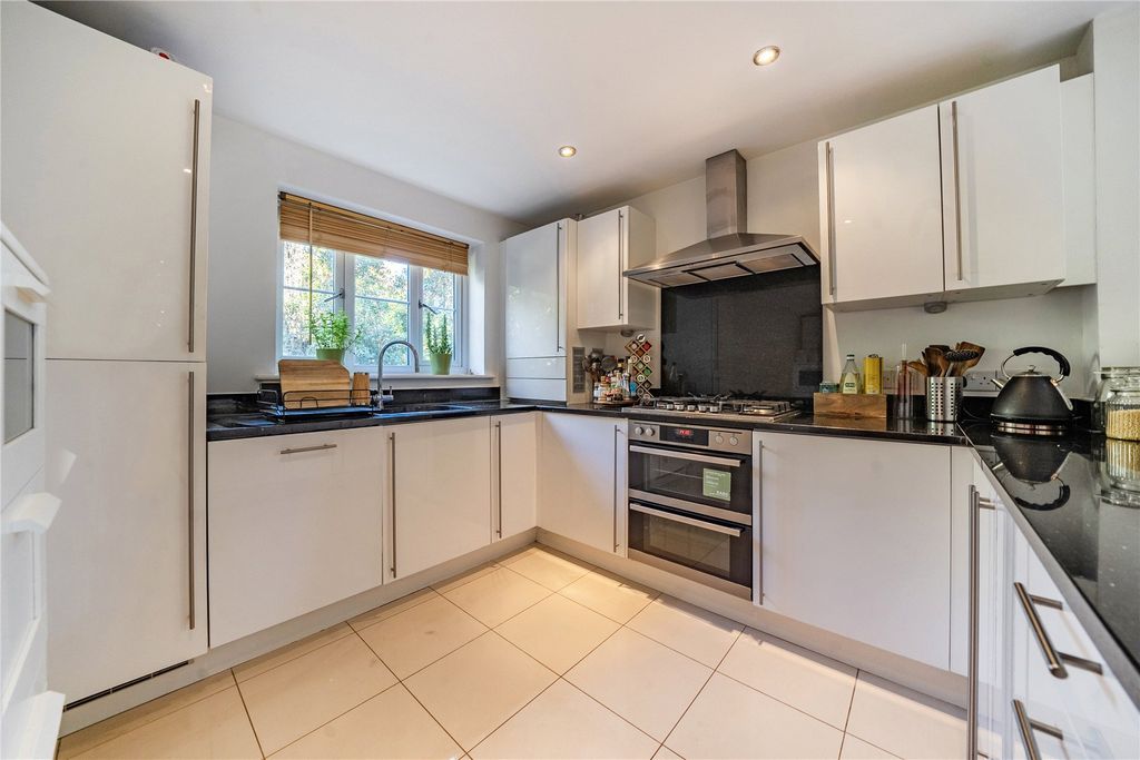 Property photo 2 of 35 Picture No. 16