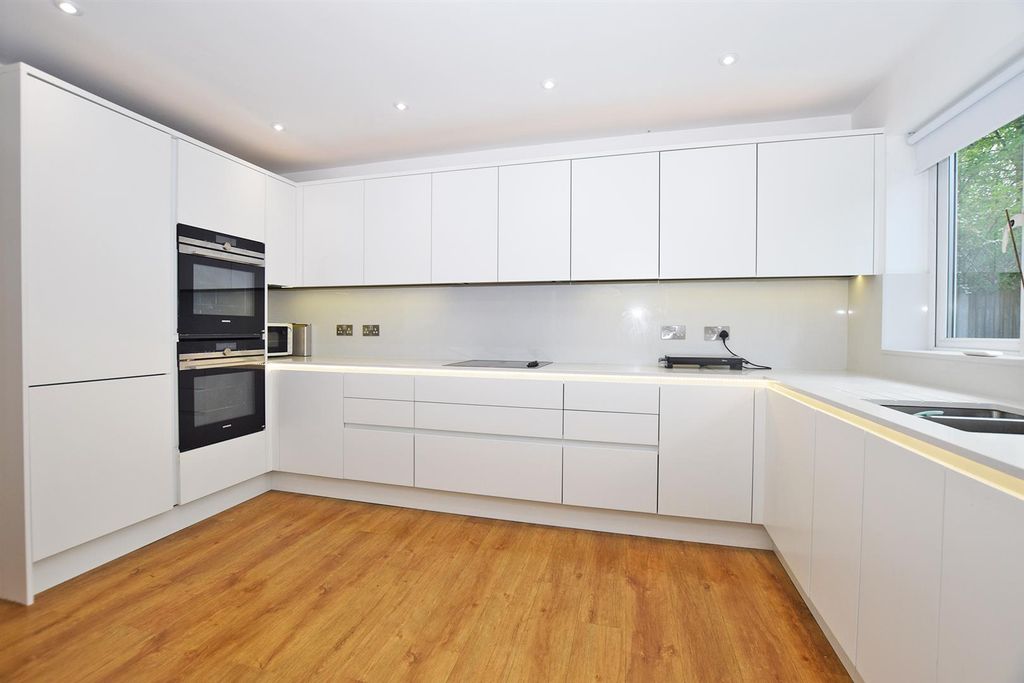 Property photo 2 of 16 Kitchen