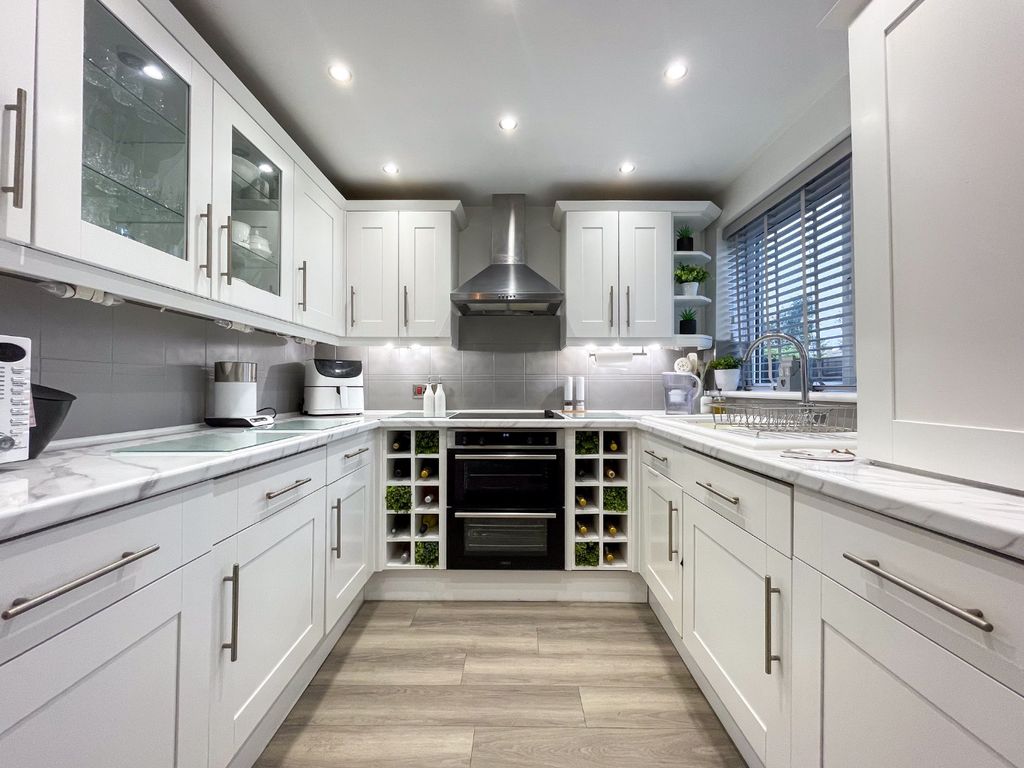 Property photo 3 of 18 4584215