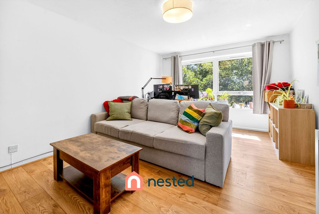 Property photo 3 of 18 Rec2 For Sale 1 Bedroom Flat Eskmont Ridge Crystal Palace Se19 Nested Estate Agents Www.Steele.London