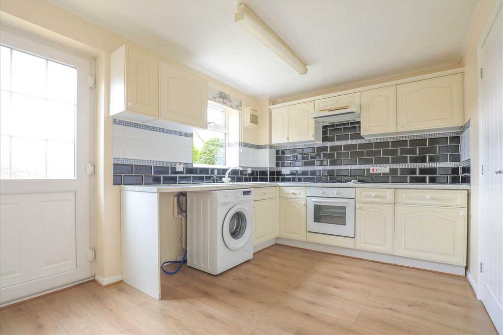 Property photo 2 of 7 Kitchen