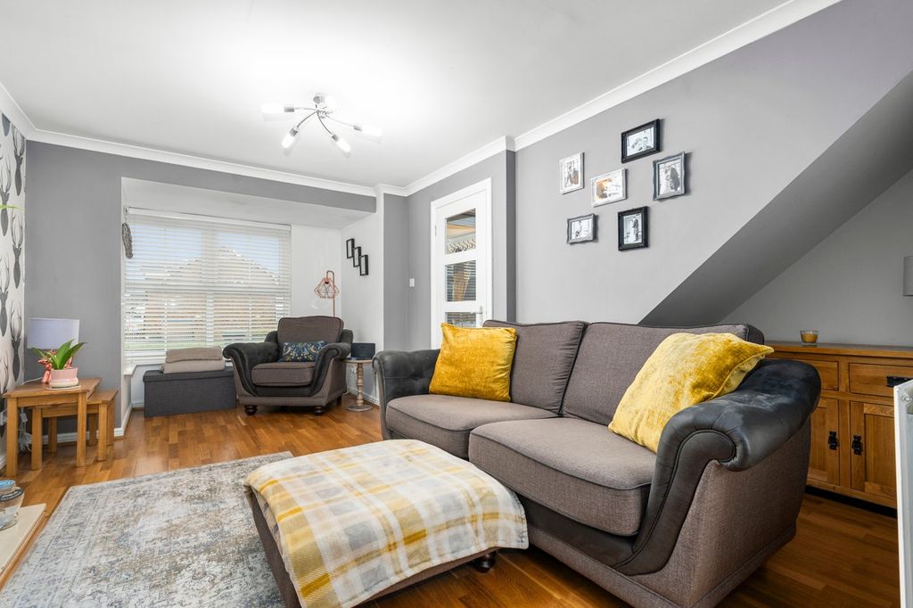 Property photo 2 of 27