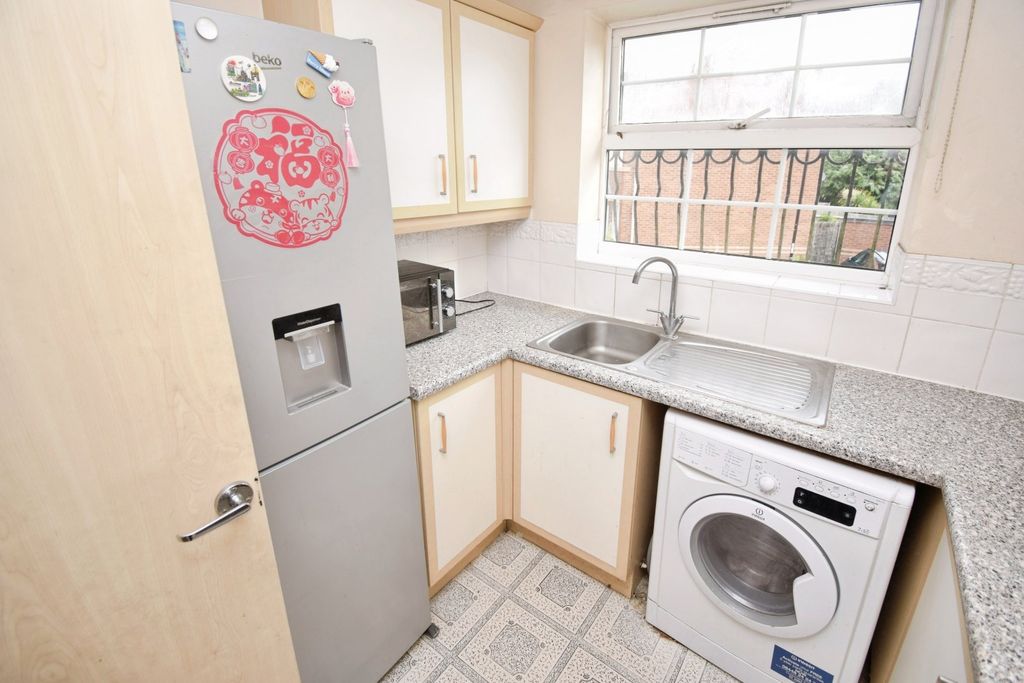 Property photo 3 of 10 Kitchen