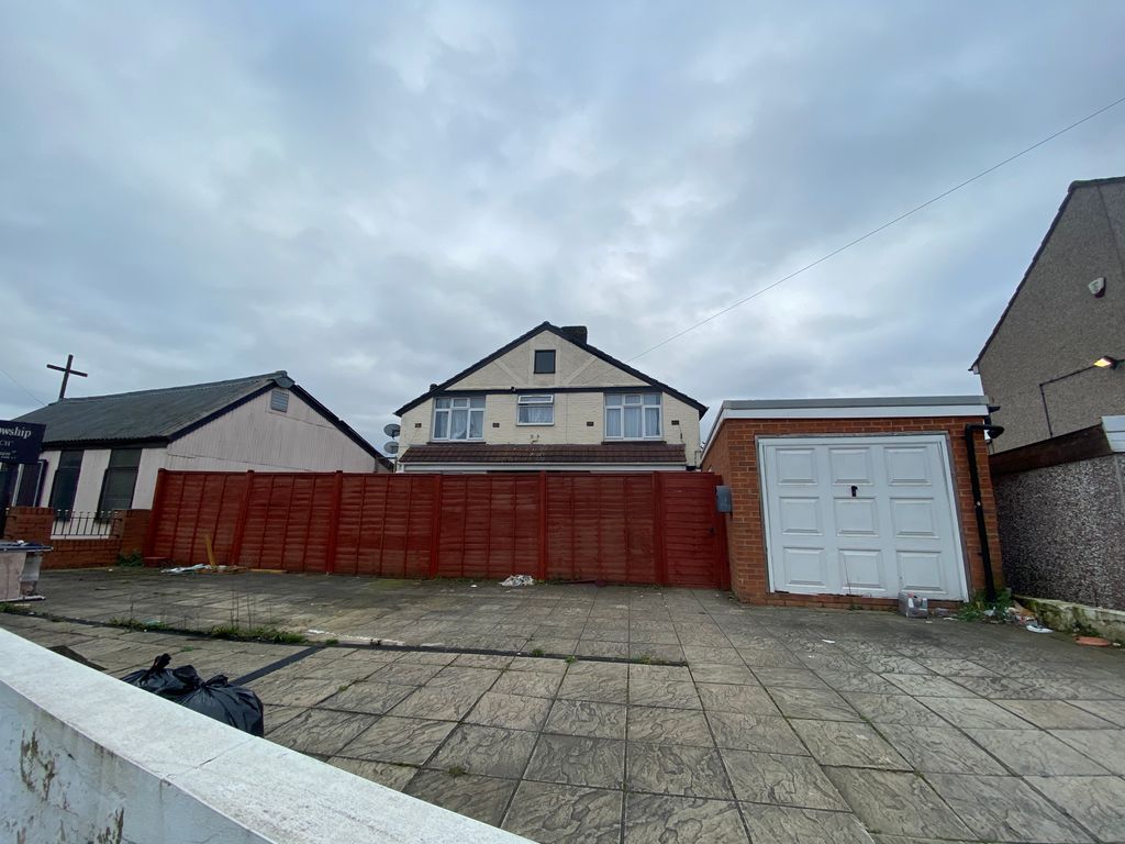 Property photo 2 of 9