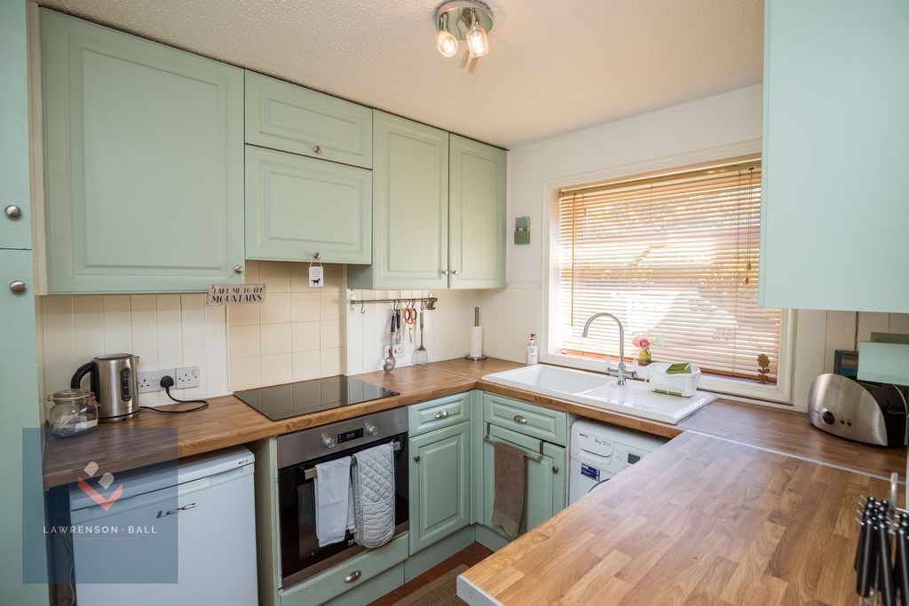 Property photo 2 of 13 Kitchen