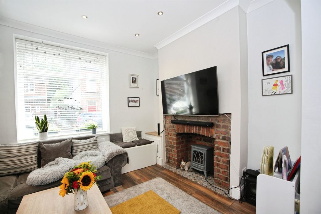 Property photo 2 of 28