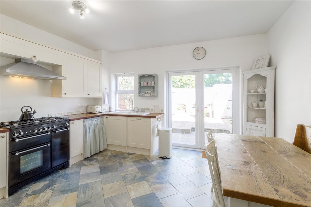 Property photo 2 of 15 Kitchen Breakfast Room