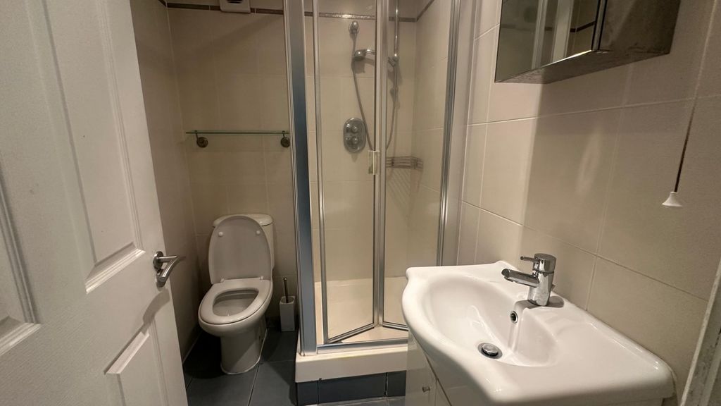 Property photo 3 of 13 Photo 4