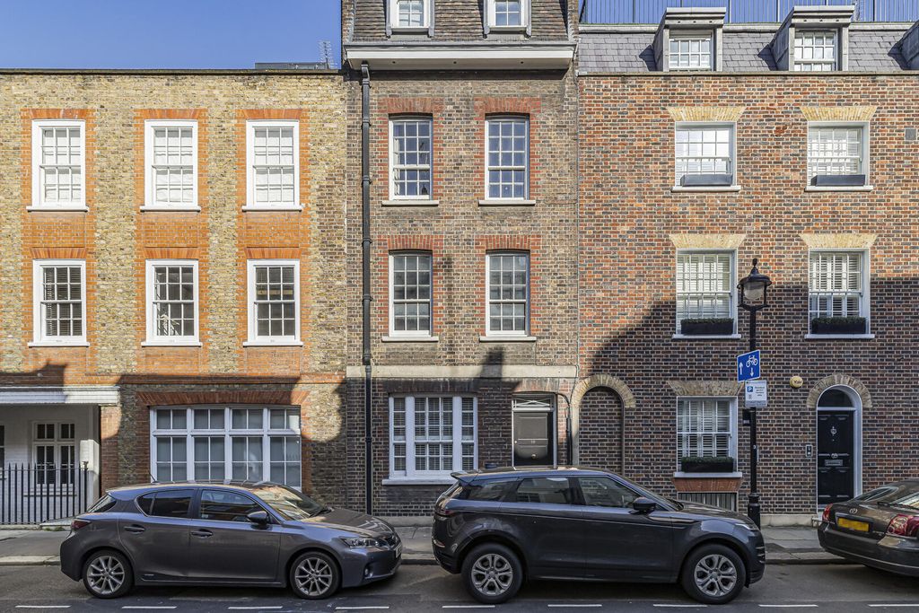 Property photo 1 of 8 Front (Exterior)